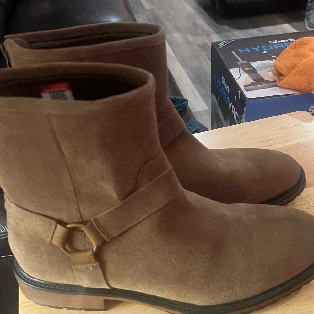Men’s Tan Suede Marc New York Andrew Marc Boots.